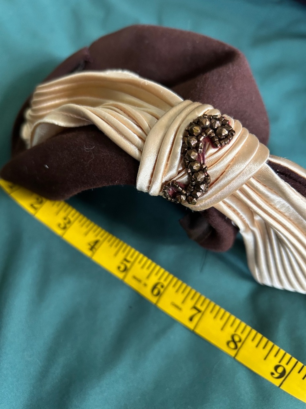 Vintage 1950s brown beret style hat